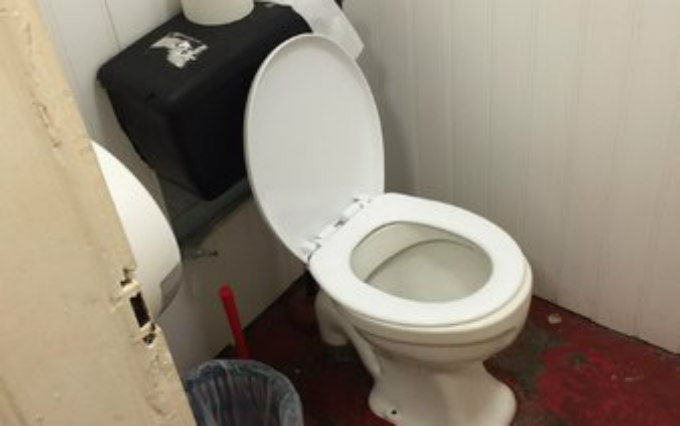 A typical bathroom at Clyde Hostel